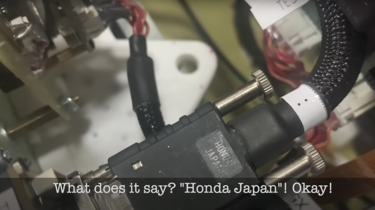 前出の動画より。「HONDA JAPAN」のラベルが貼られている