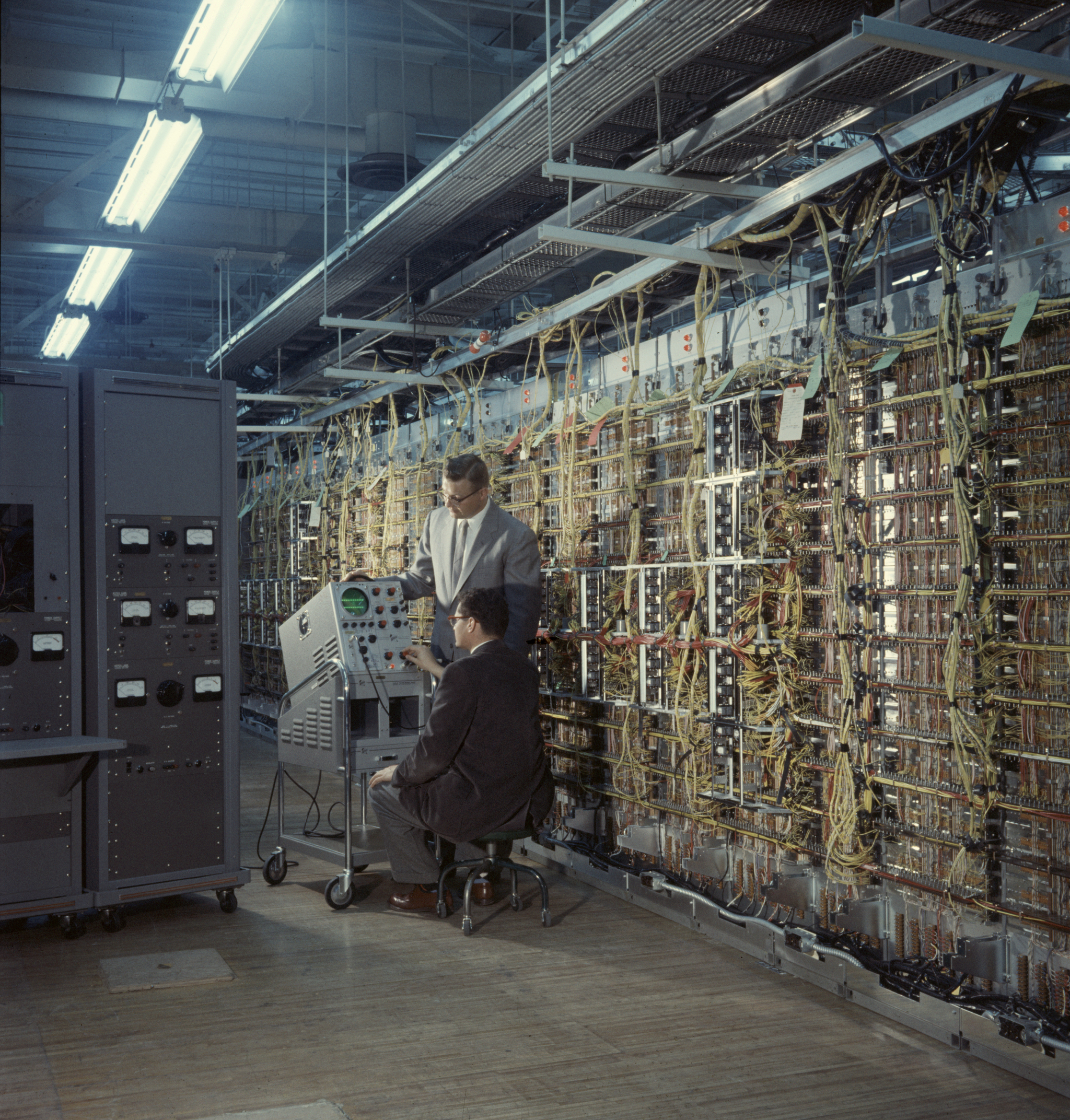 50年代中頃の大型コンピューター　photo by gettyimages