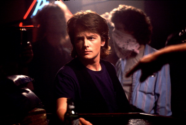 1987年の『愛と栄光の日々～ライト・オブ・デイ』はブルース・スプリングスティーンが主題歌を作り、マイケルはまたギターの腕前を披露　Photo by Getty Images