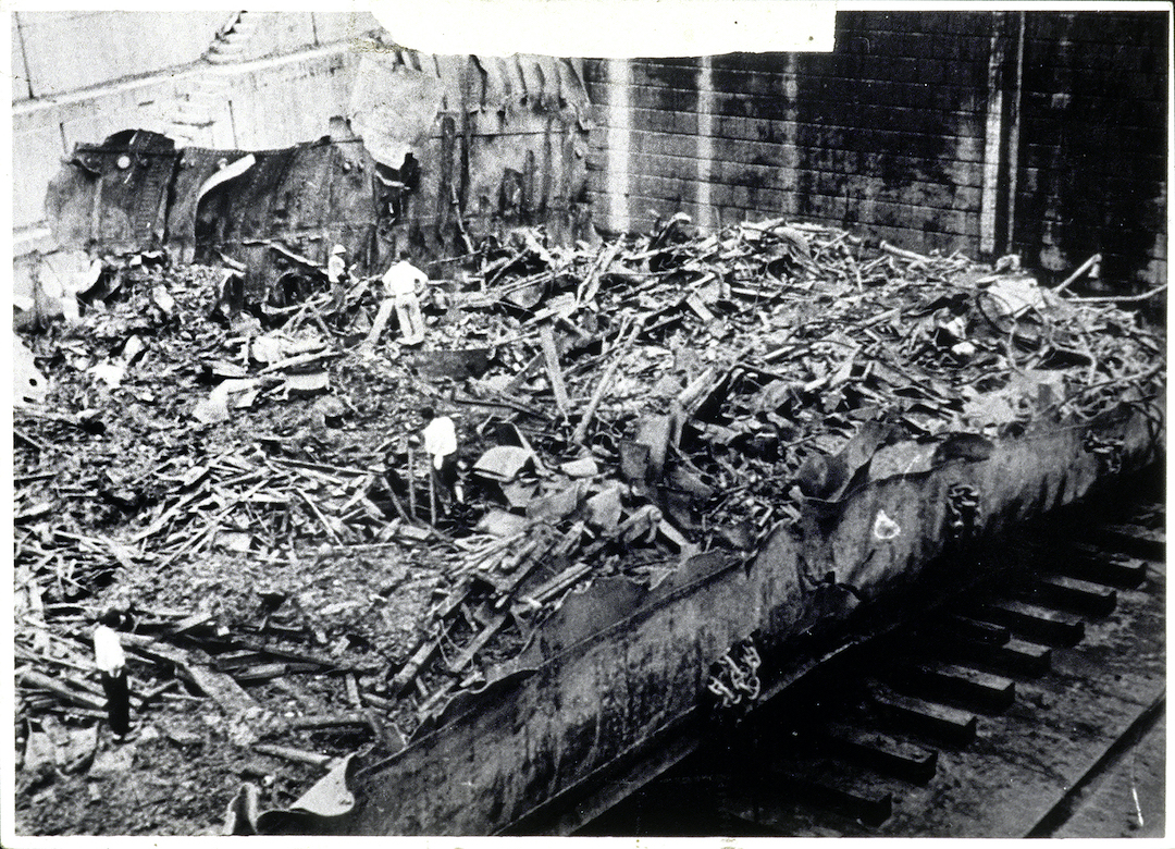 海軍特設巡洋艦「浮島丸」爆沈事件…乗客は渦に巻かれ、海は血の色に染まった